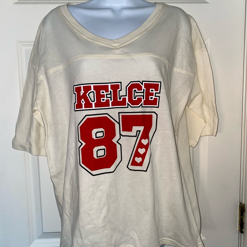 Swiftie Fans Travis Kelce Oversized Valentine Heart Tee. NWOT